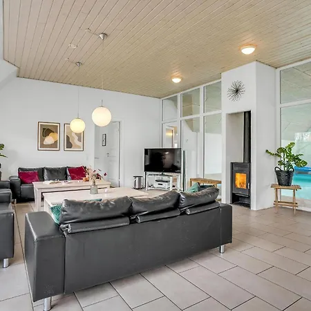 7 Bedroom Awesome In *